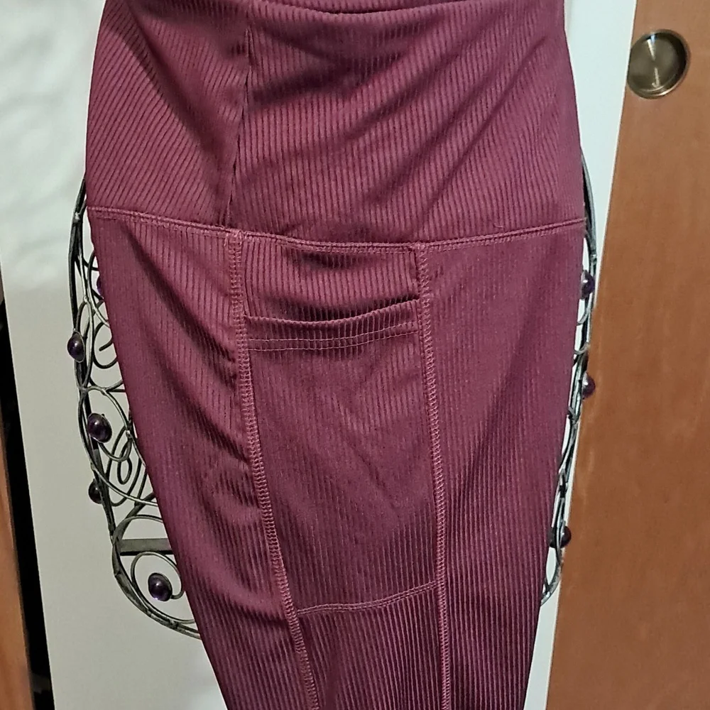 Active USA Ribbed Maroon Leggings - Picture 5 of 8